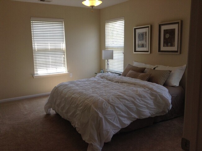 Building Photo - The Villas at Bellamy
