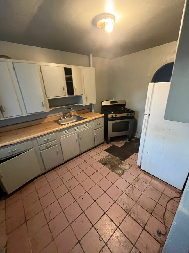 Building Photo - 1700 S Stanley St