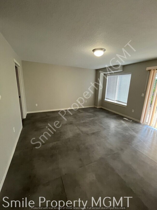Building Photo - single house