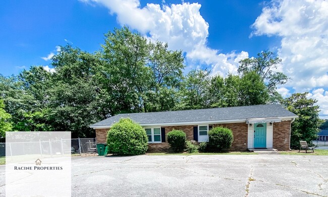 Primary Photo - Come See This Updated Home in Clinton!