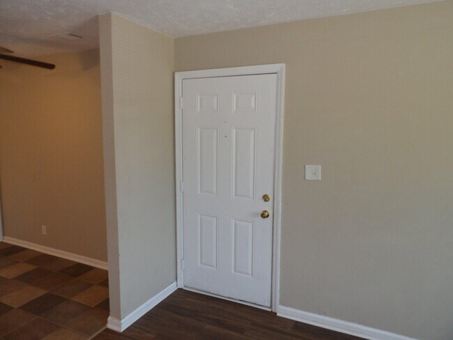 Building Photo - 35 Ashwood Ct