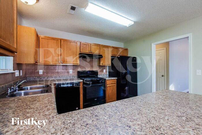 Building Photo - 812 Silver Ct