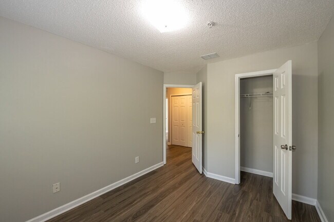 Building Photo - "Charming 3-Bed Home with 2.5 Baths close ...