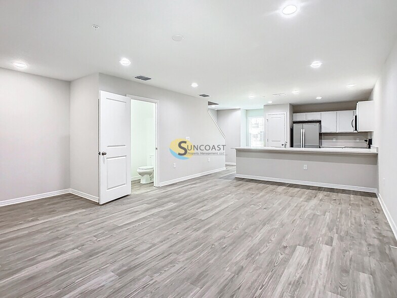 Building Photo - 3821 SW 43rd Ct