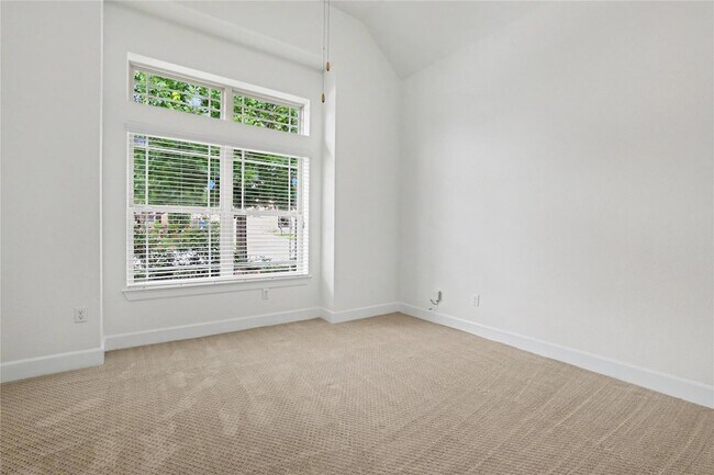 Building Photo - 213 Southern Cross Dr