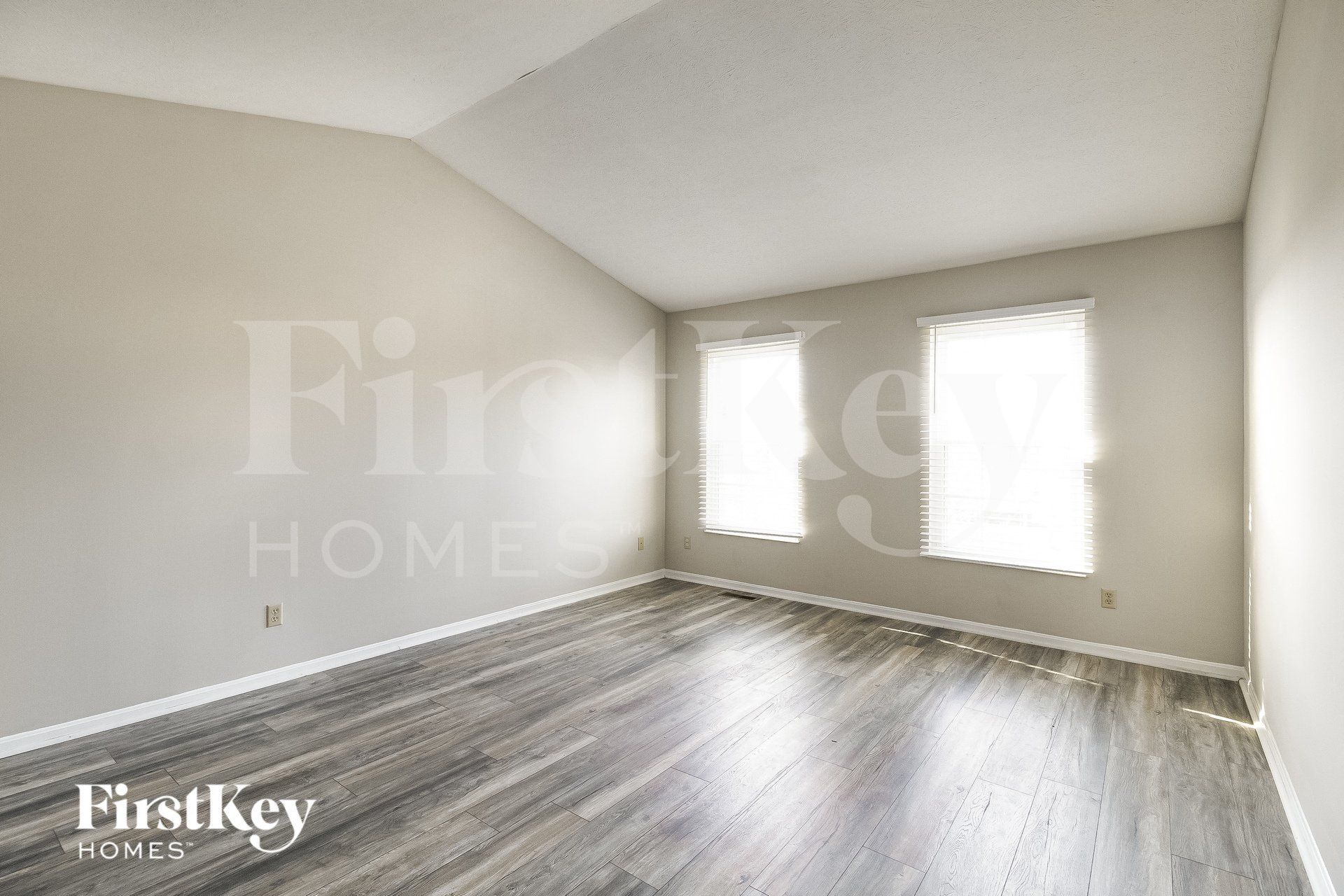 Building Photo - 1636 Cantebury Ln