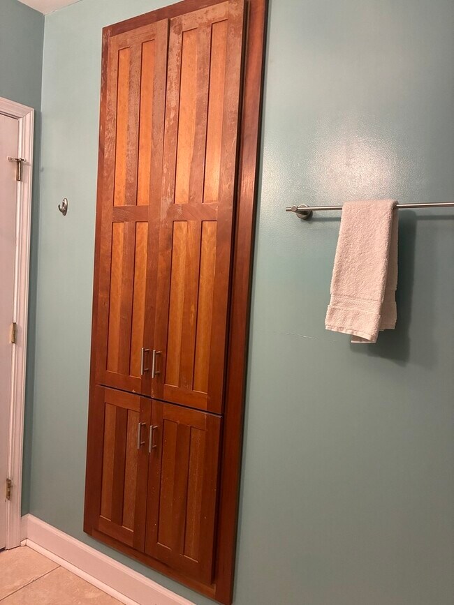 Building Photo - 7622 N Greenview Ave