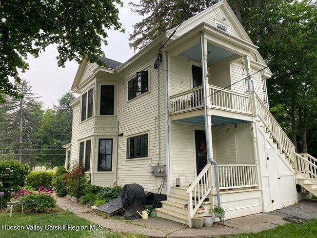Building Photo - 25 Columbia Turnpike
