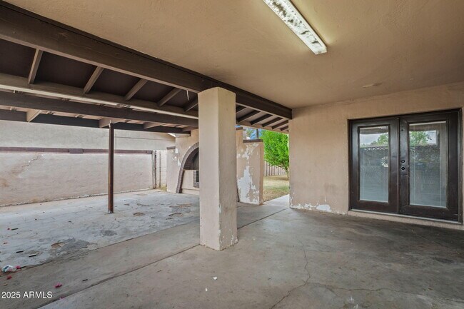 Building Photo - 2534 E Randall Dr