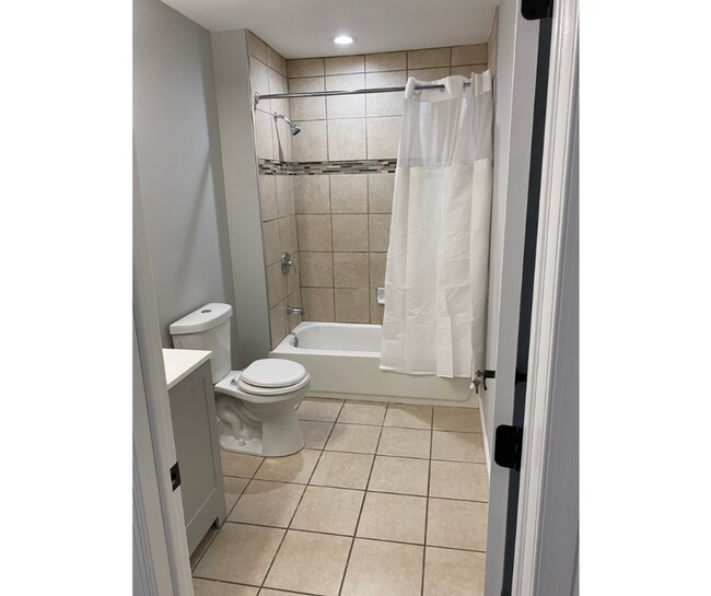 Building Photo - 15 Village Rd