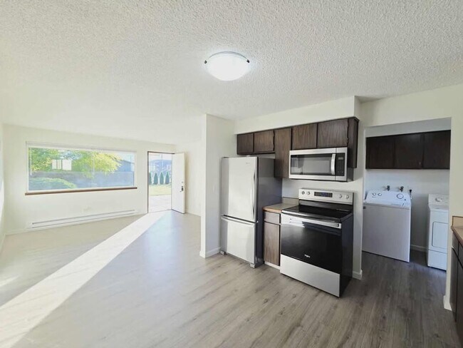 Building Photo - 1037/1039 Eastmont Ave. Duplex