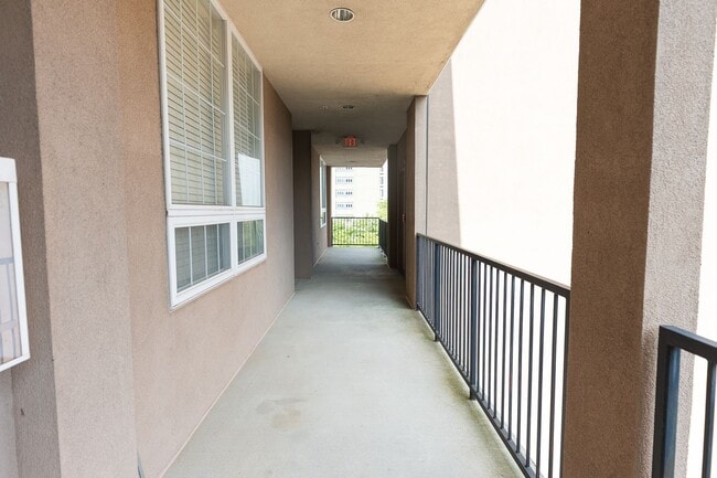 Building Photo - 360 S Elm St