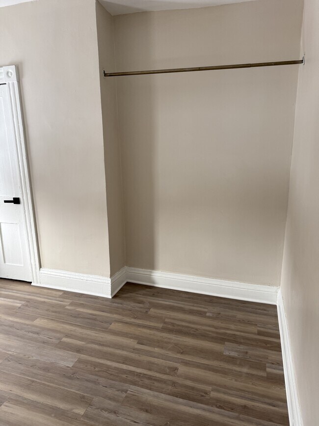 Building Photo - 532 Vermont Ave