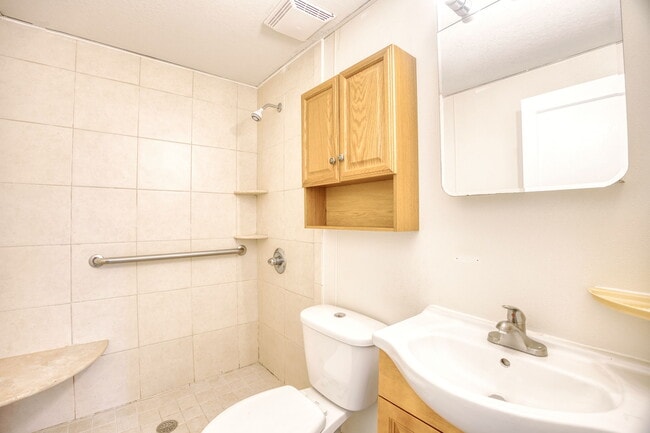 Building Photo - 2423 Shafer St