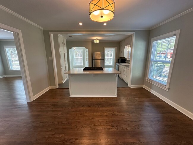 Building Photo - 514 E Charnwood St