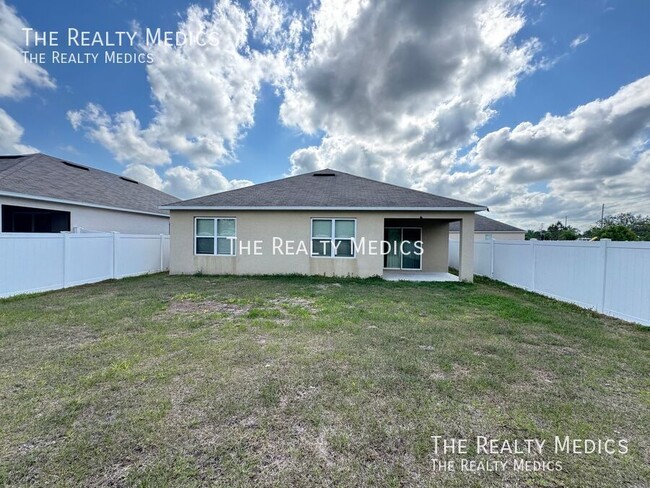 Building Photo - 404 Tanglewood Dr