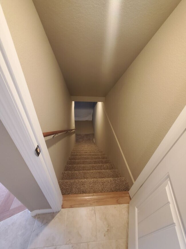 Building Photo - Updated 3 Bedroom Townhouse Across From Horsetooth Reservoir!