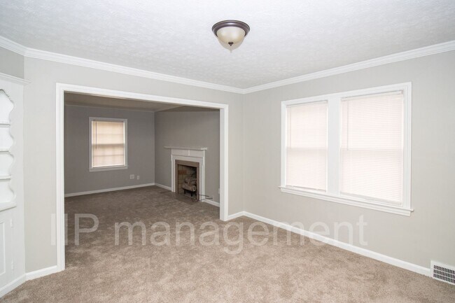 Building Photo - University Heights 4bed gorgeous 2nd Floor...