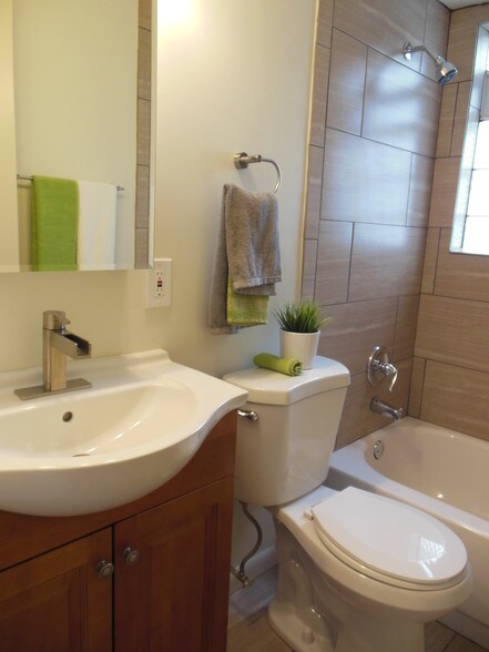 Building Photo - 2050 Francis Ln