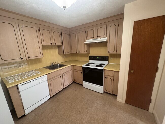 Building Photo - 155 Lexington St