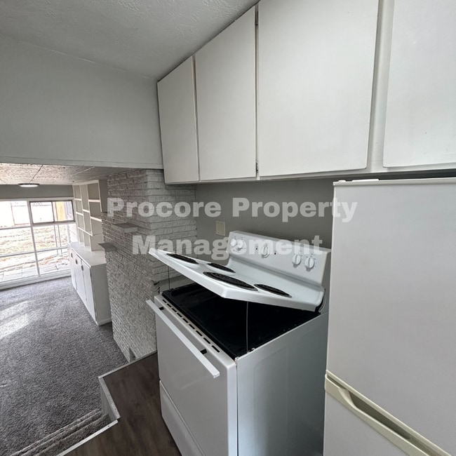 Building Photo - 303 Ivy St