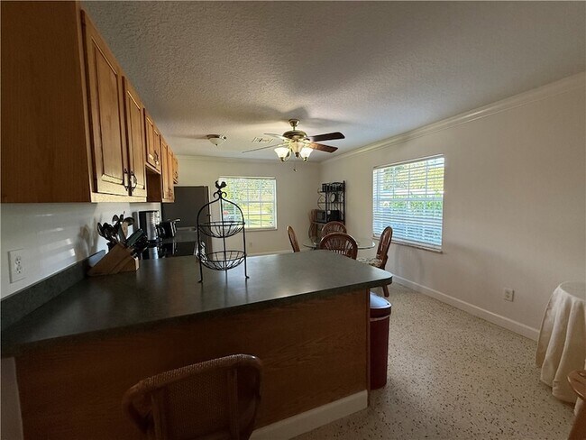 Building Photo - 2015 15th Ln
