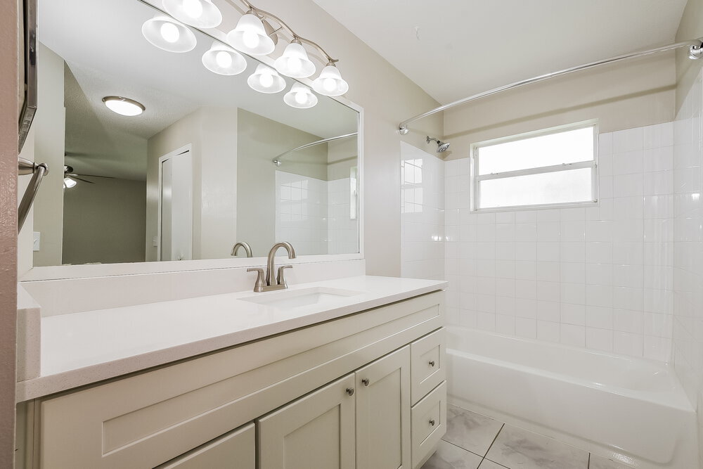 Building Photo - 9710 Red Clover Ave