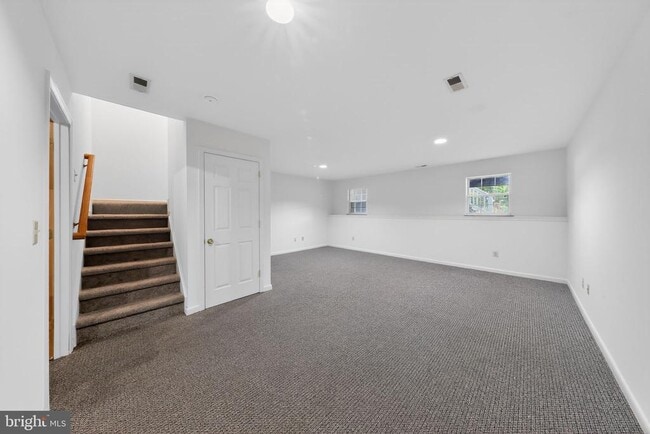 Building Photo - 409 Feather Dr