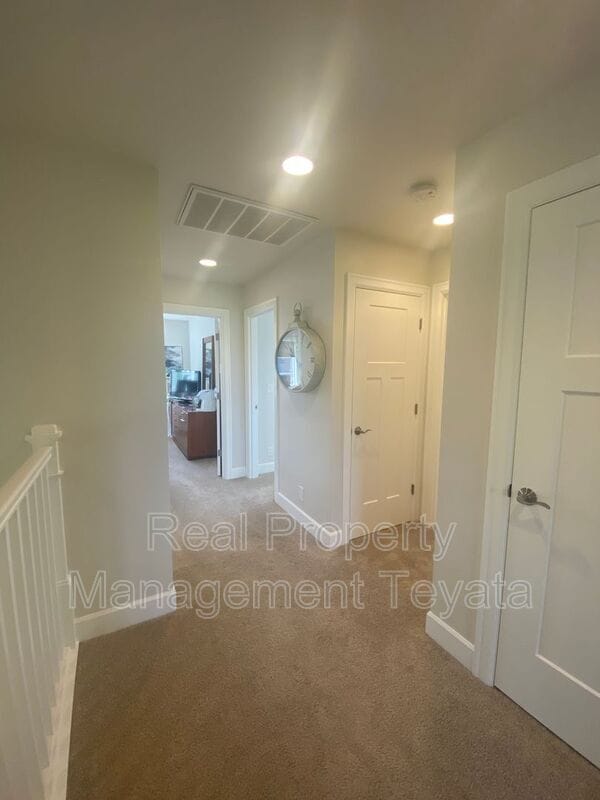 Building Photo - 810 Sisters Ct