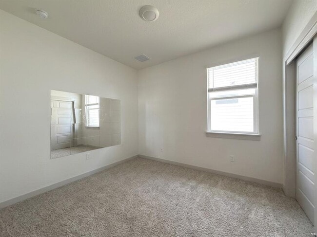 Building Photo - 3001 Egan Dr