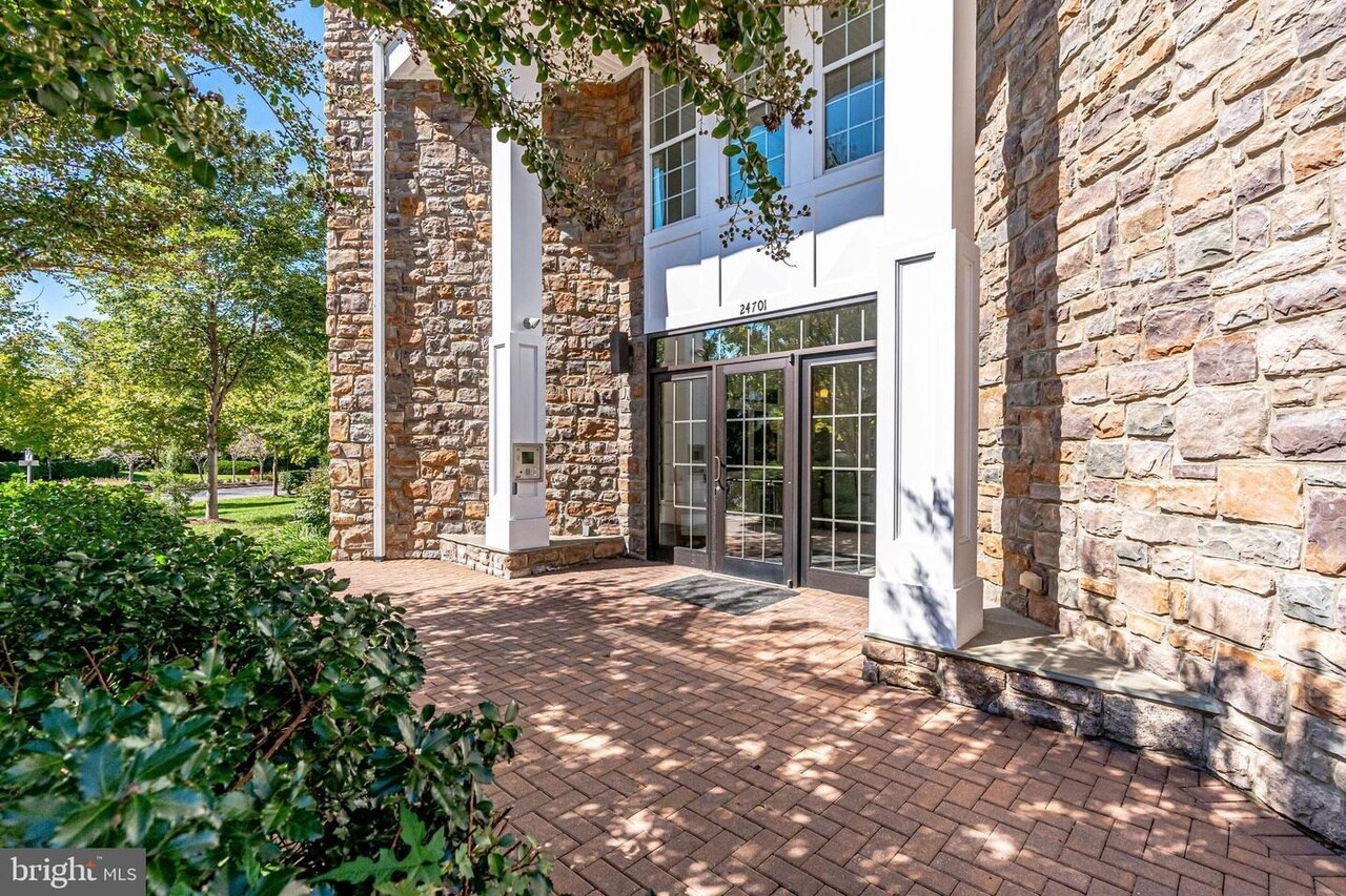Building Photo - 24701 Byrne Meadow Sq