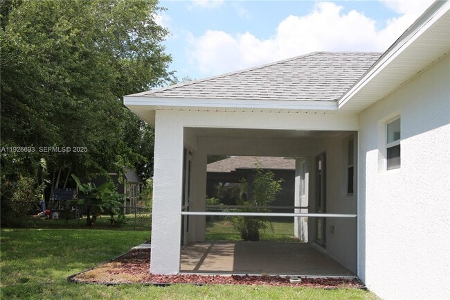 Building Photo - 1716 NE 6th Pl