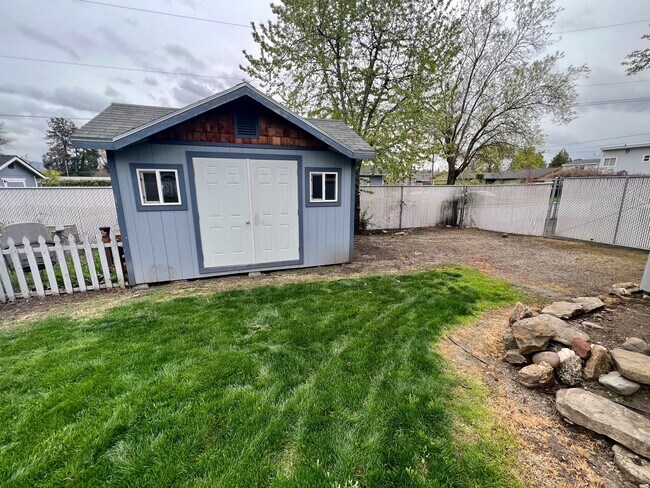 Building Photo - 990 Janes Rd