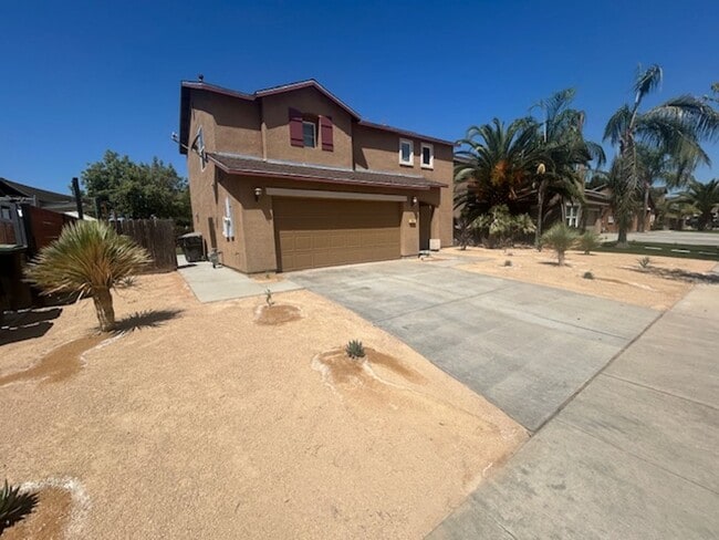 Building Photo - Newly remodeled 3 bedroom 2.5 bathroom in ...