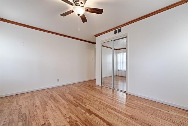 Building Photo - 3042 Newcastle Dr
