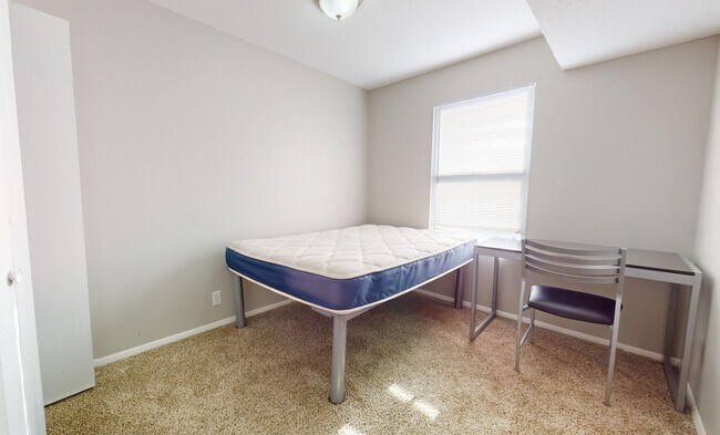 Interior Photo - 905 South Locust Street