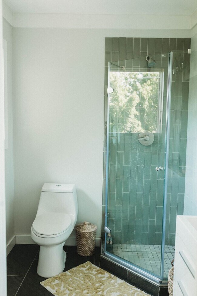 Building Photo - Call Peggy 501 676 1758