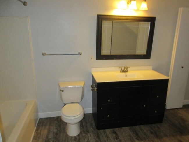 Building Photo - 452