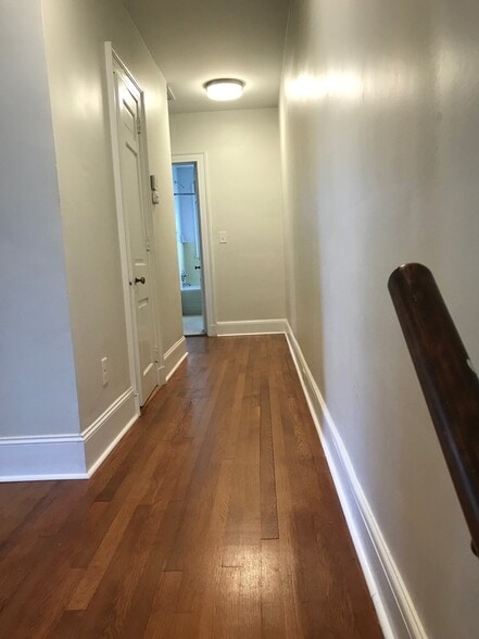 Building Photo - 208 Watts St