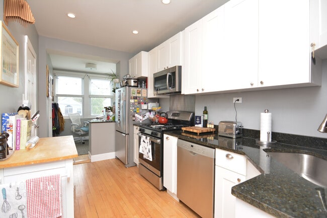 Building Photo - 1707 W Winona St
