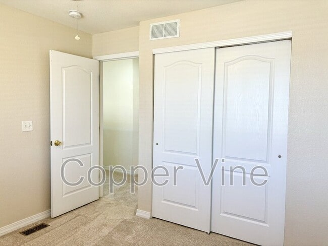 Building Photo - 930 Button Rock Dr