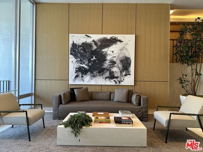 Building Photo - 999 N Doheny Dr