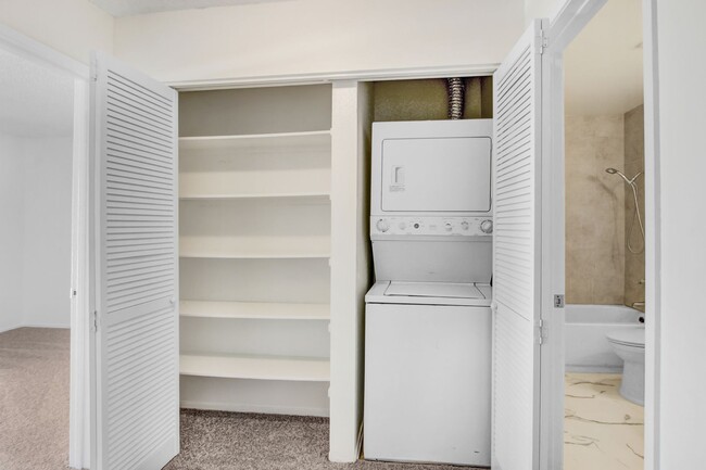 Building Photo - Available now for immediate move in. The L...
