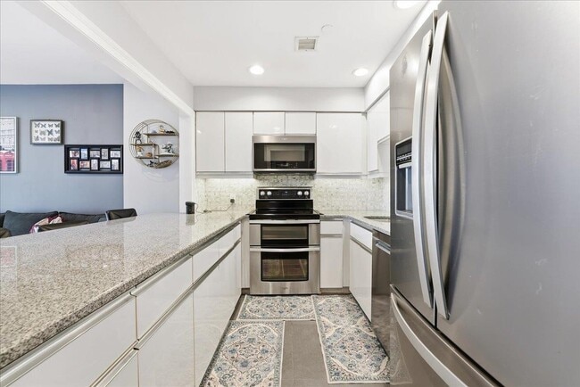 Building Photo - 100 Shearwater Ct E