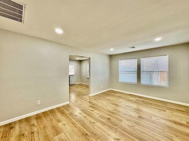 Building Photo - 705 N Key Blvd