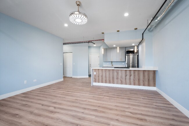 Building Photo - 9909 W Roosevelt Rd