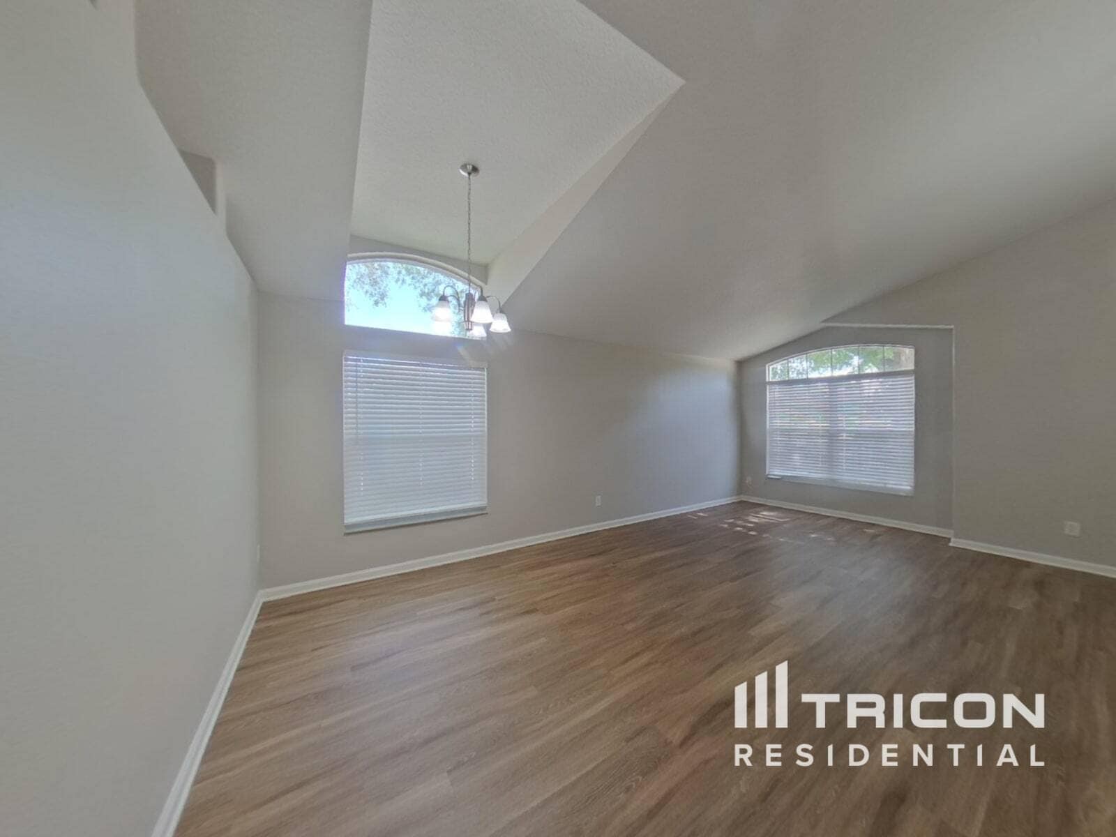 Building Photo - 2512 Meadow Oaks Loop