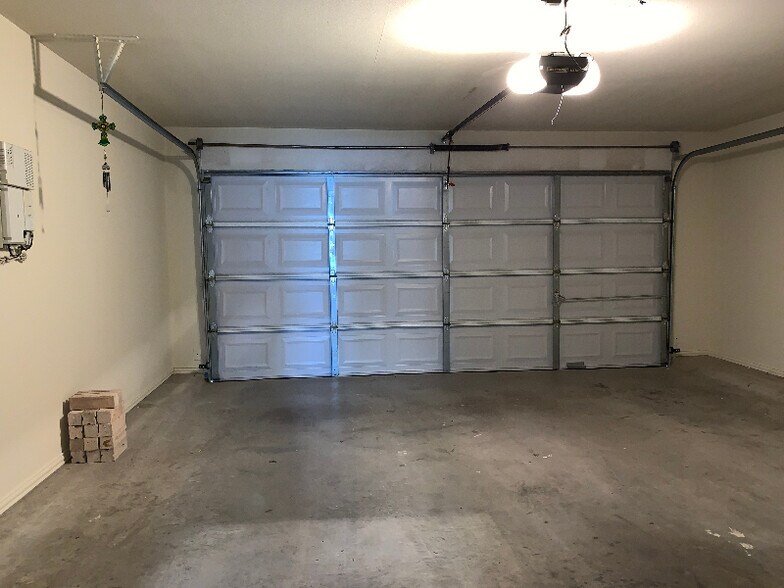 Building Photo - 100 Camden Ct