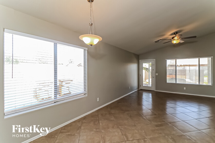 Building Photo - 8543 W Cherry Hills Dr