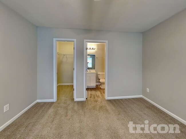 Building Photo - 226 Blazer Dr